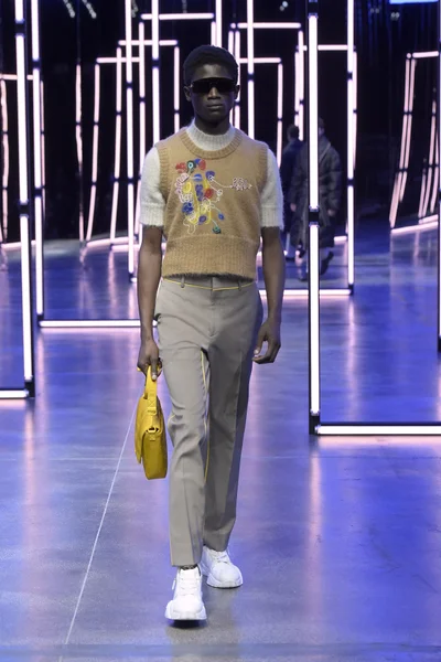 Look 28